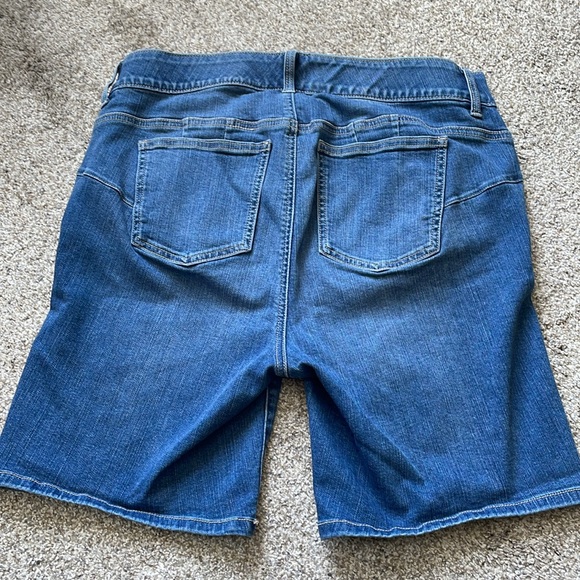 Torrid - Bombshell 8” Bermuda Short Premium Stretch - Picture 8 of 8